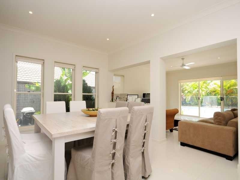 7 St Paul Crescent, Varsity Lakes QLD 4227