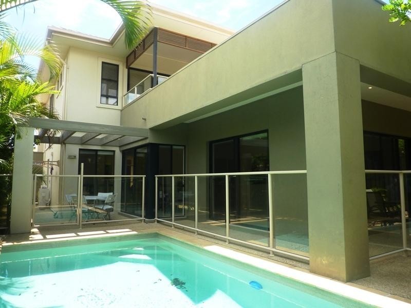 10 Pine Valley Drive, Robina QLD 4226