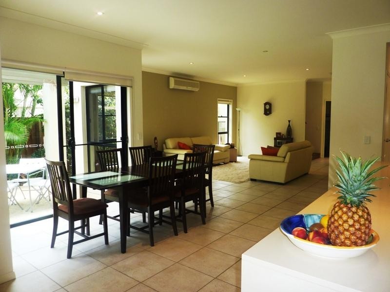 10 Pine Valley Drive, Robina QLD 4226