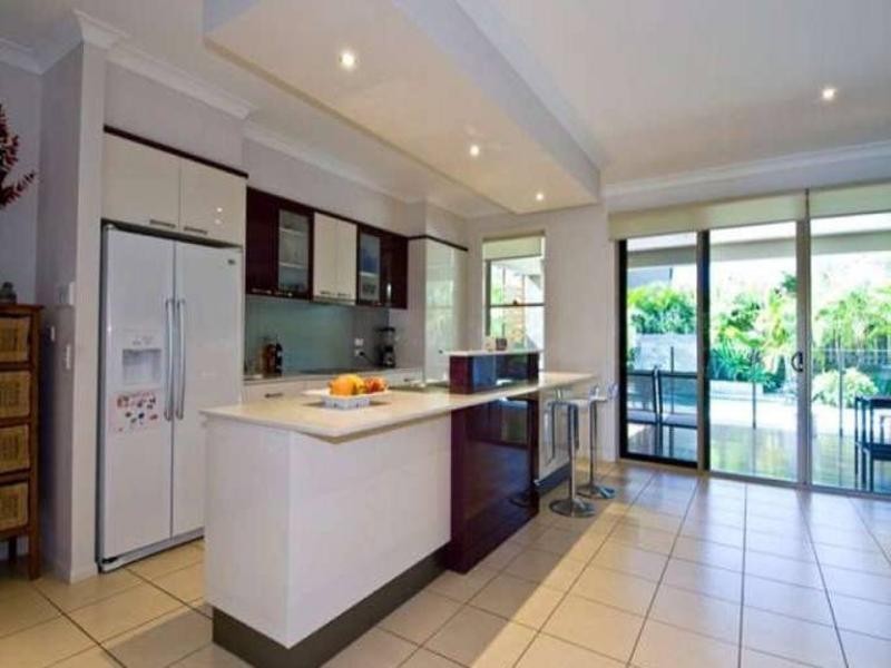 19 Port Peyra Crescent, Varsity Lakes QLD 4227