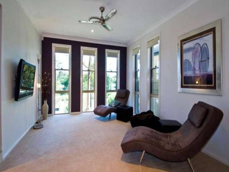 19 Port Peyra Crescent, Varsity Lakes QLD 4227