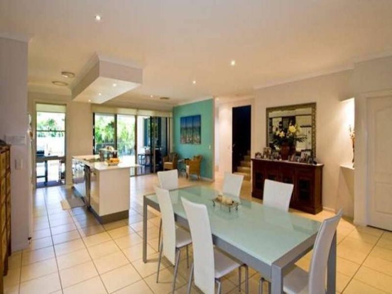 19 Port Peyra Crescent, Varsity Lakes QLD 4227