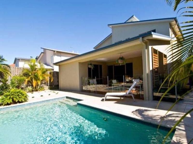 19 Port Peyra Crescent, Varsity Lakes QLD 4227