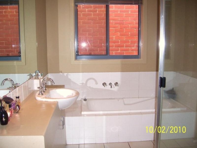 15 Shorehaven Place, Varsity Lakes QLD 4227