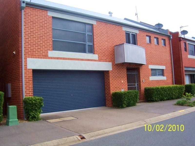 15 Shorehaven Place, Varsity Lakes QLD 4227