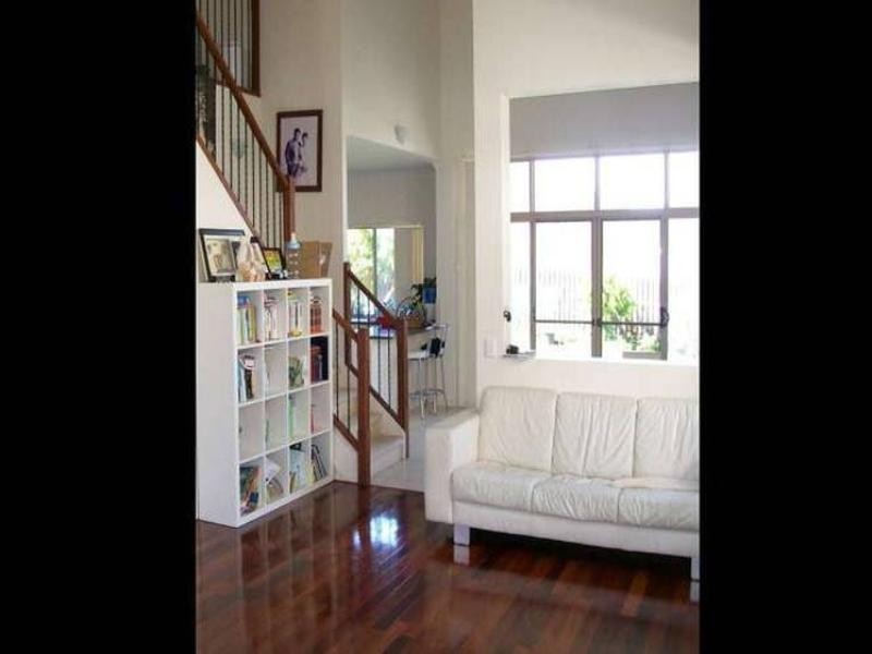 5 Cezaire Avenue, Varsity Lakes QLD 4227