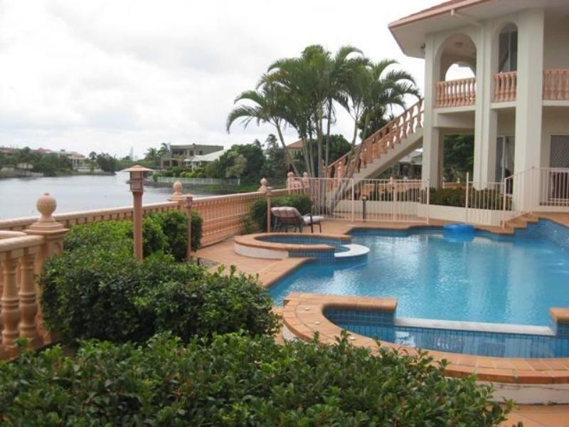 9 Blakehurst Place, Robina QLD 4226