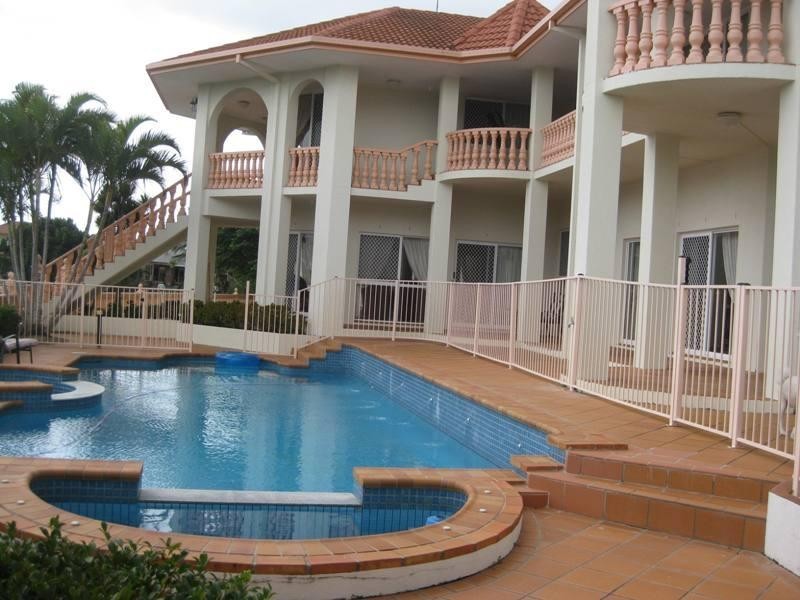 9 Blakehurst Place, Robina QLD 4226