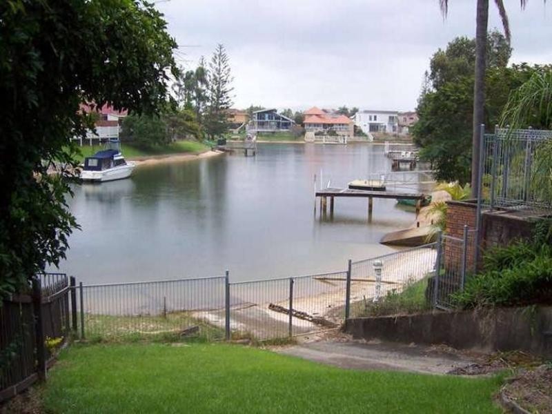 22 Bermuda Street, Broadbeach Waters QLD 4218