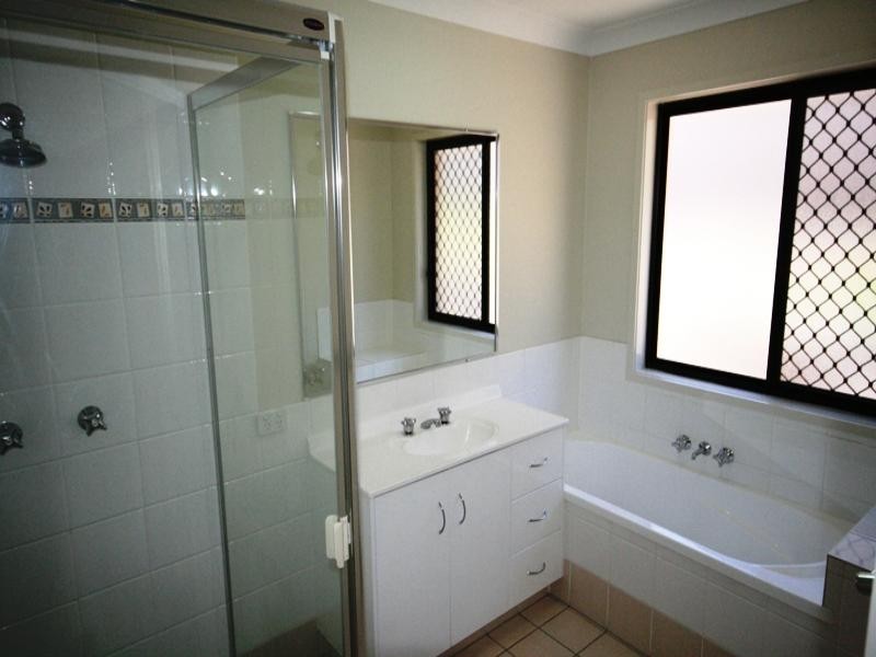 255 Universal Street, Oxenford QLD 4210