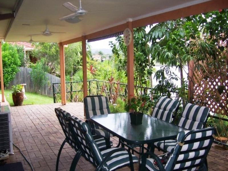 5 Silvabank Drive, Varsity Lakes QLD 4227