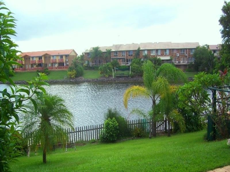 5 Silvabank Drive, Varsity Lakes QLD 4227