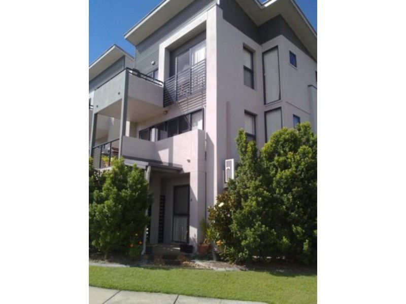 4/2 Palma Crescent, Varsity Lakes QLD 4227