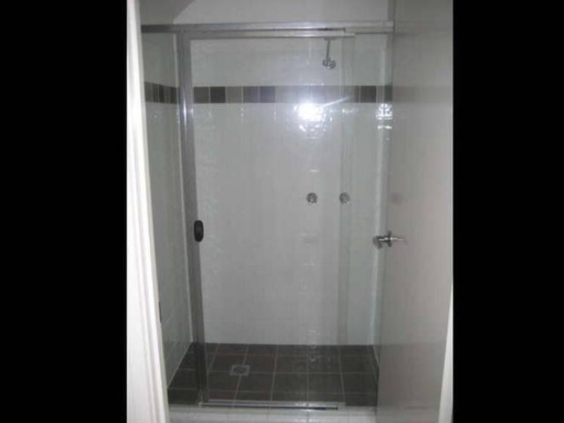 4/2 Palma Crescent, Varsity Lakes QLD 4227