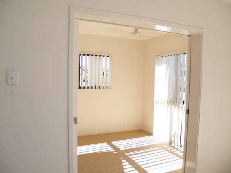 4/2 Palma Crescent, Varsity Lakes QLD 4227