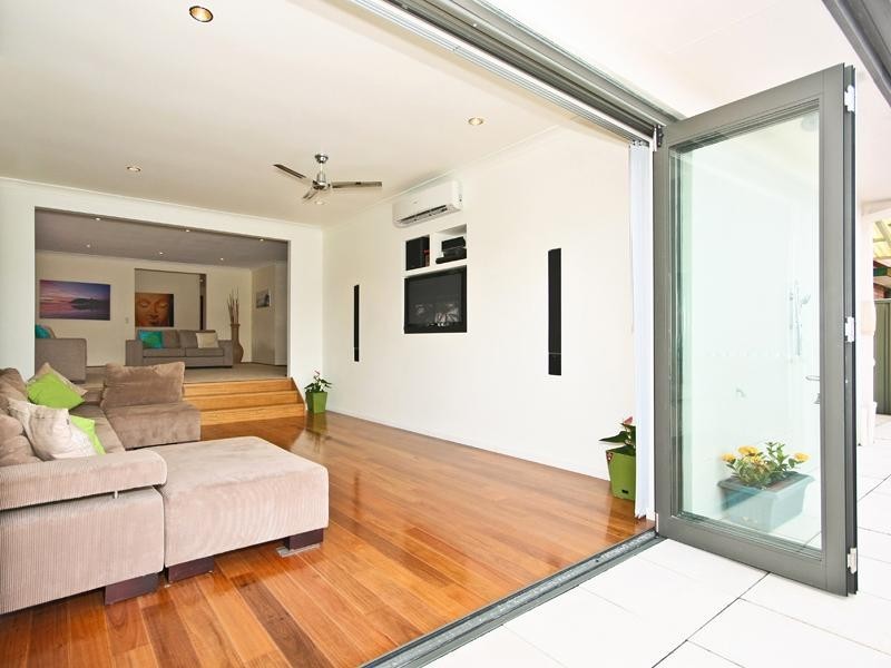 11 Razorbill Street, Burleigh Waters QLD 4220