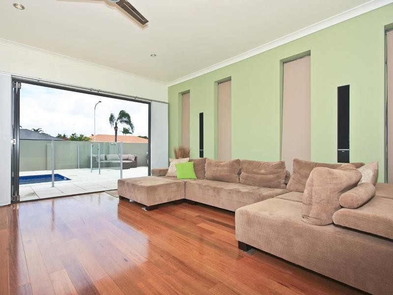 11 Razorbill Street, Burleigh Waters QLD 4220