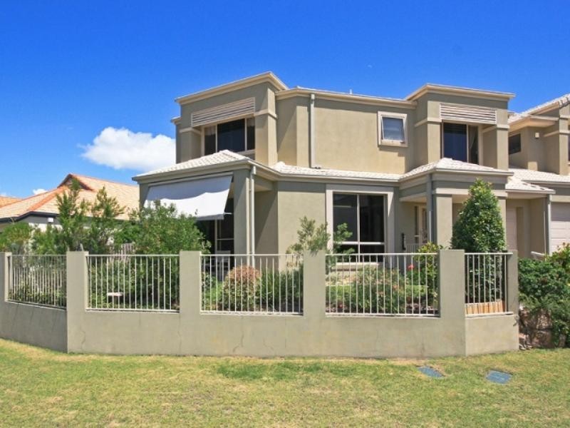 3/2 Duxton Drive, Varsity Lakes QLD 4227