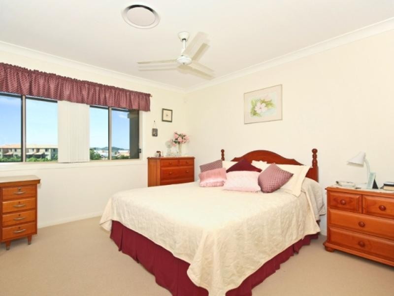 3/2 Duxton Drive, Varsity Lakes QLD 4227