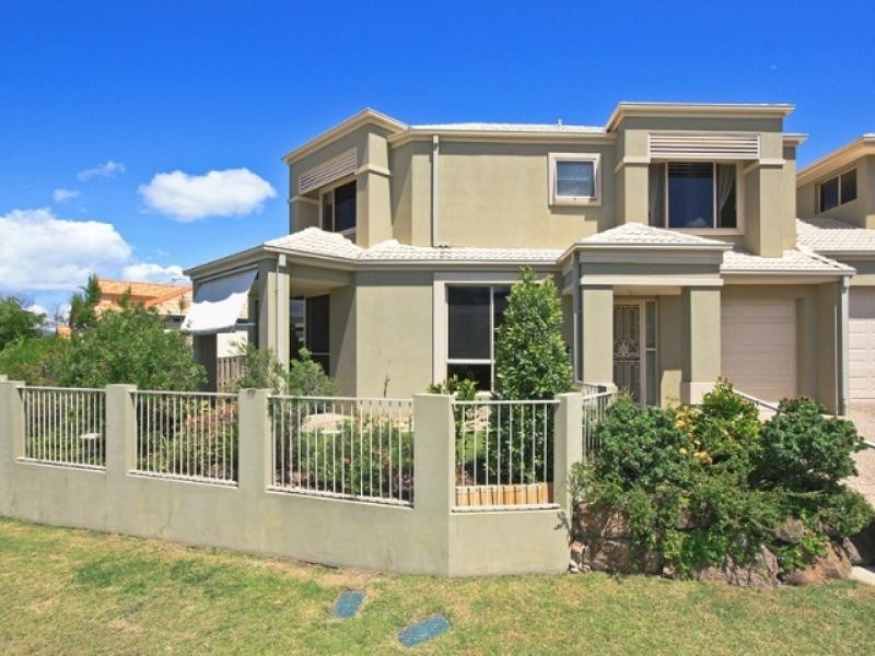 3/2 Duxton Drive, Varsity Lakes QLD 4227