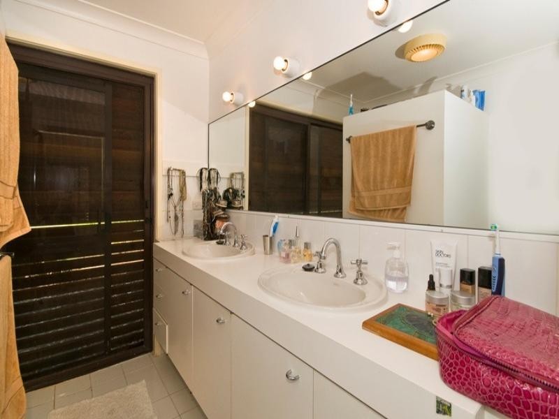 12 Cheshire Grove, Elanora QLD 4221