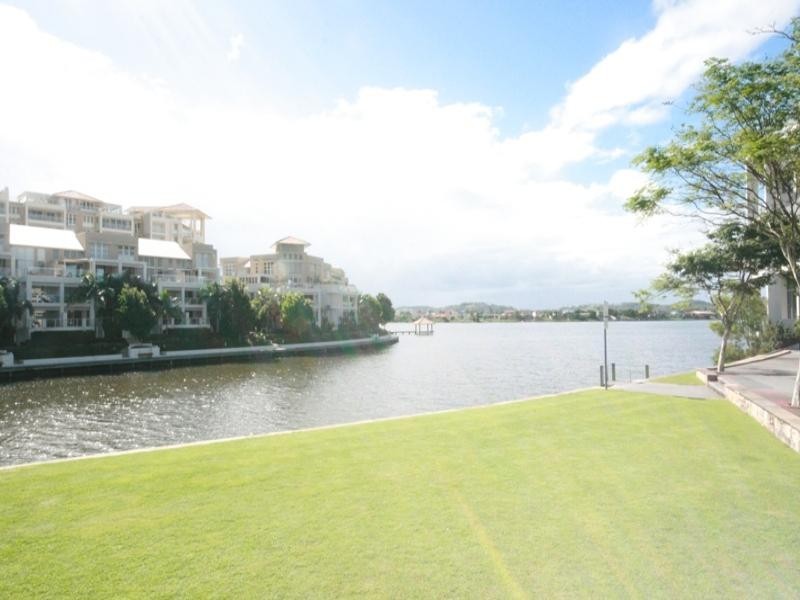 2/201 Varsity Parade, Varsity Lakes QLD 4227