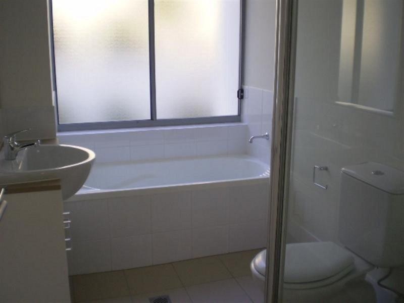 4/43 Anembo Street, Chevron Island QLD 4217