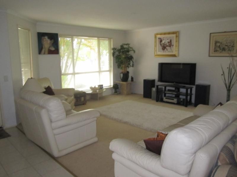 21 Parkside Circuit, Robina QLD 4226