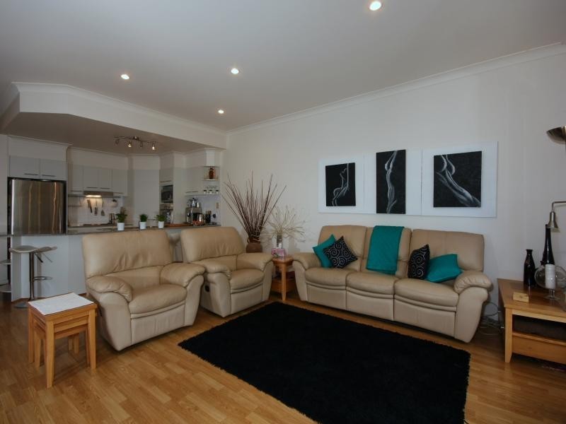 4/13 Ranier Crescent PENDING APPLICATION, Varsity Lakes QLD 4227