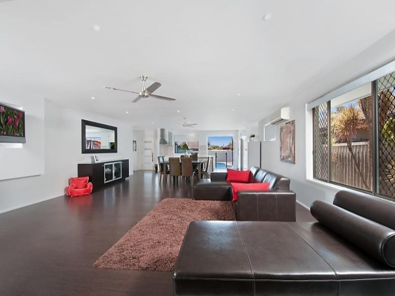 13 Port Drive, Mermaid Waters QLD 4218