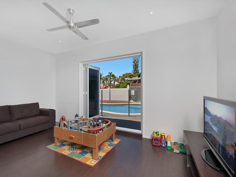 13 Port Drive, Mermaid Waters QLD 4218