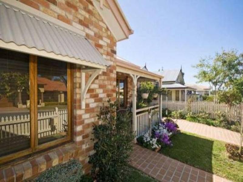 4 Waimea Drive, Varsity Lakes QLD 4227