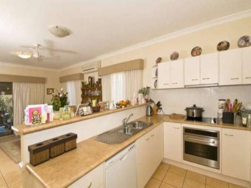 4 Waimea Drive, Varsity Lakes QLD 4227