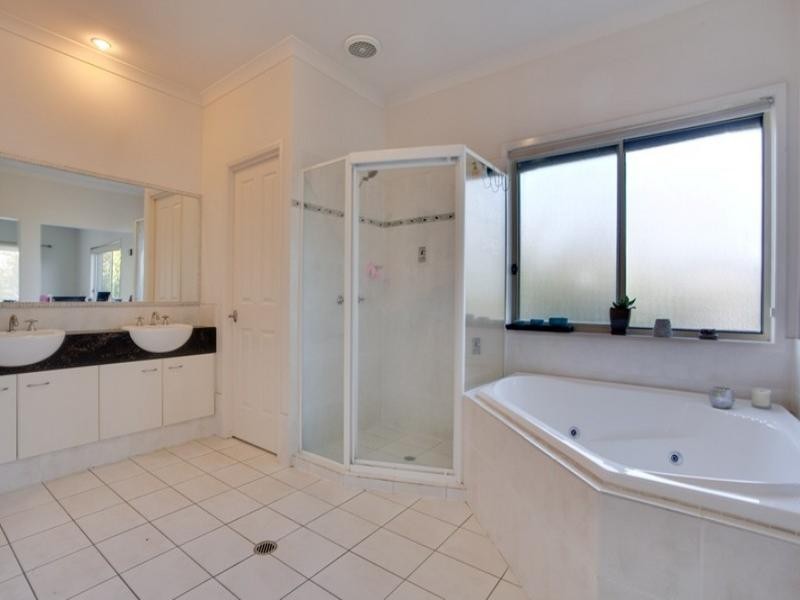 15 Montville Court, Varsity Lakes QLD 4227