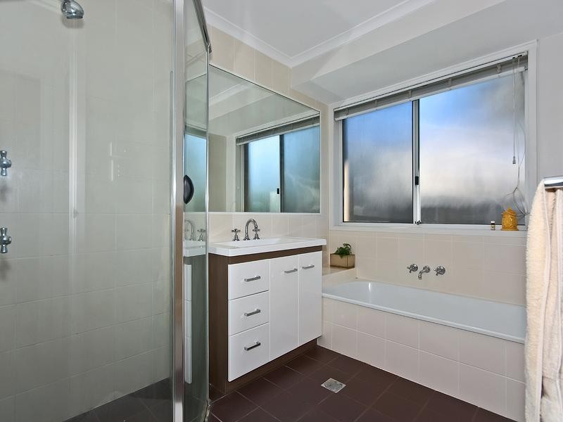 5 Sylvania Place, Robina QLD 4226