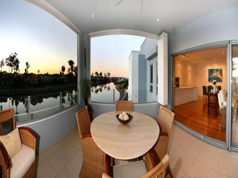 1/12 Port Peyra Crescent, Varsity Lakes QLD 4227