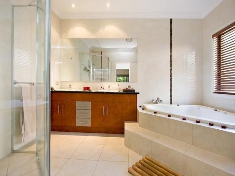 15 Lantau Crescent, Varsity Lakes QLD 4227