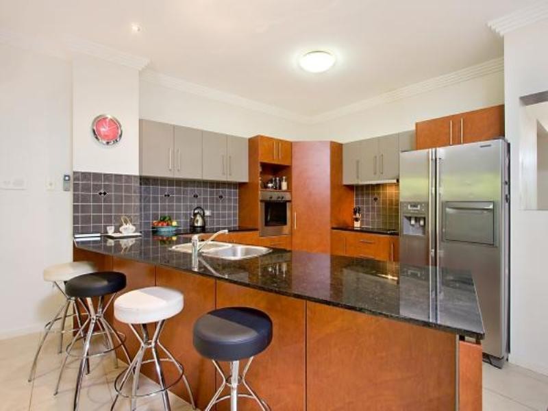 15 Lantau Crescent, Varsity Lakes QLD 4227