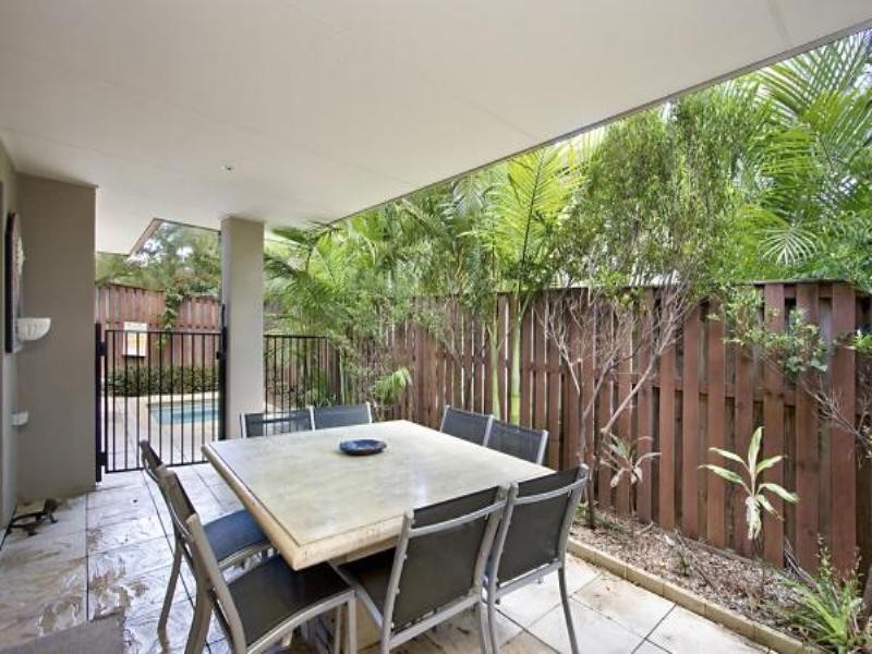 15 Lantau Crescent, Varsity Lakes QLD 4227