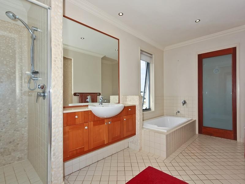 15 Avellino Drive, Varsity Lakes QLD 4227