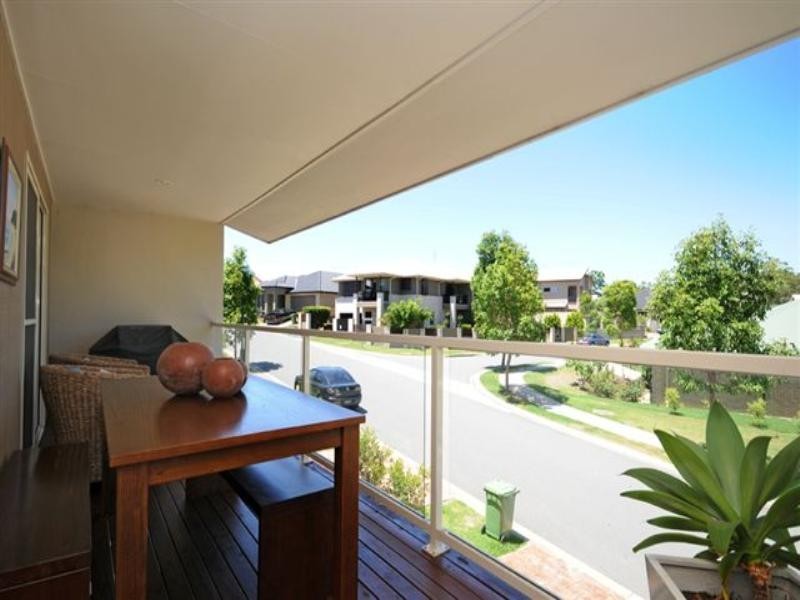 3/2 Castello Circuit, Varsity Lakes QLD 4227