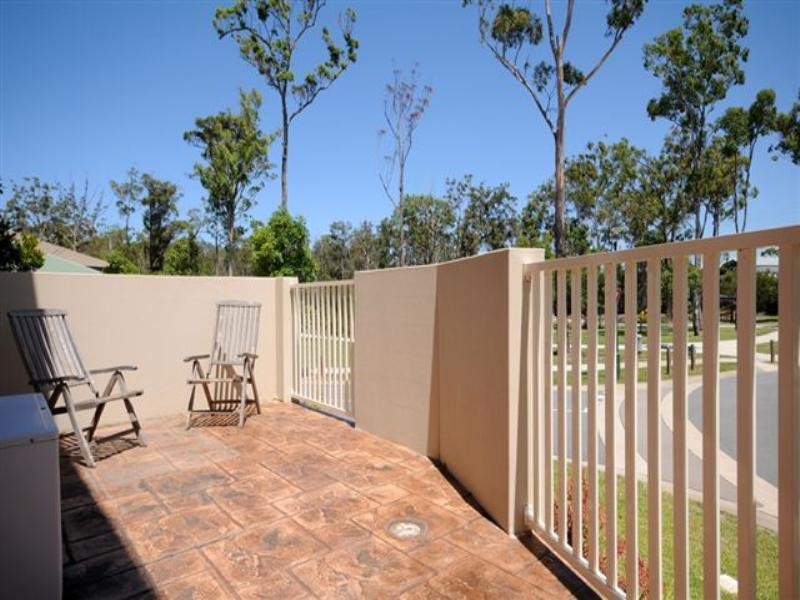 3/2 Castello Circuit, Varsity Lakes QLD 4227