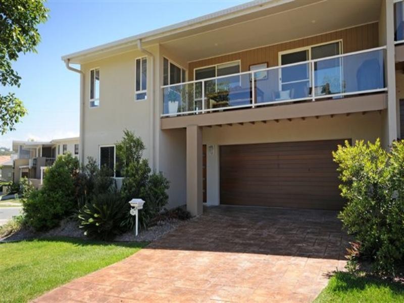 3/2 Castello Circuit, Varsity Lakes QLD 4227