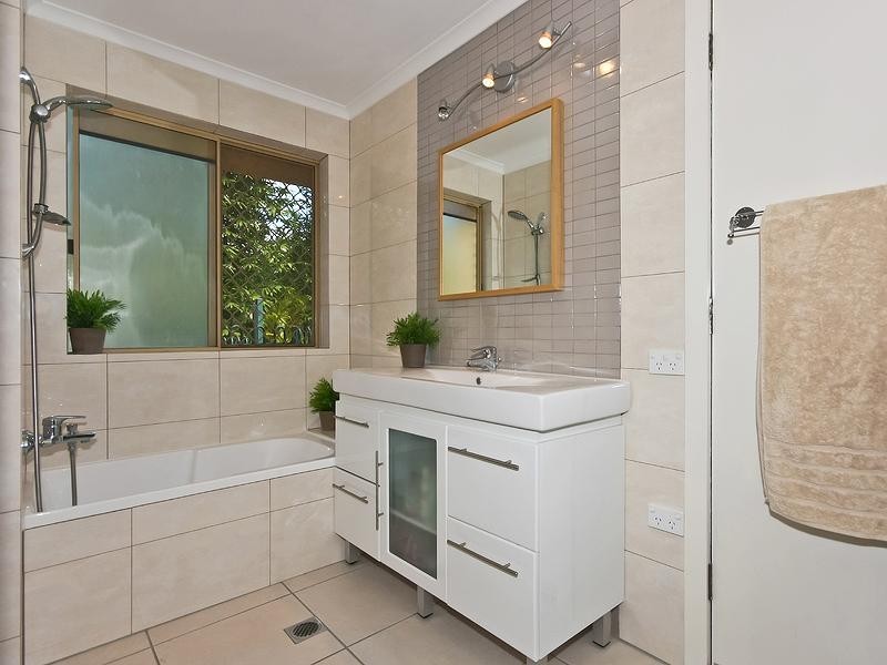 9 Millswyn Court, Carrara QLD 4211