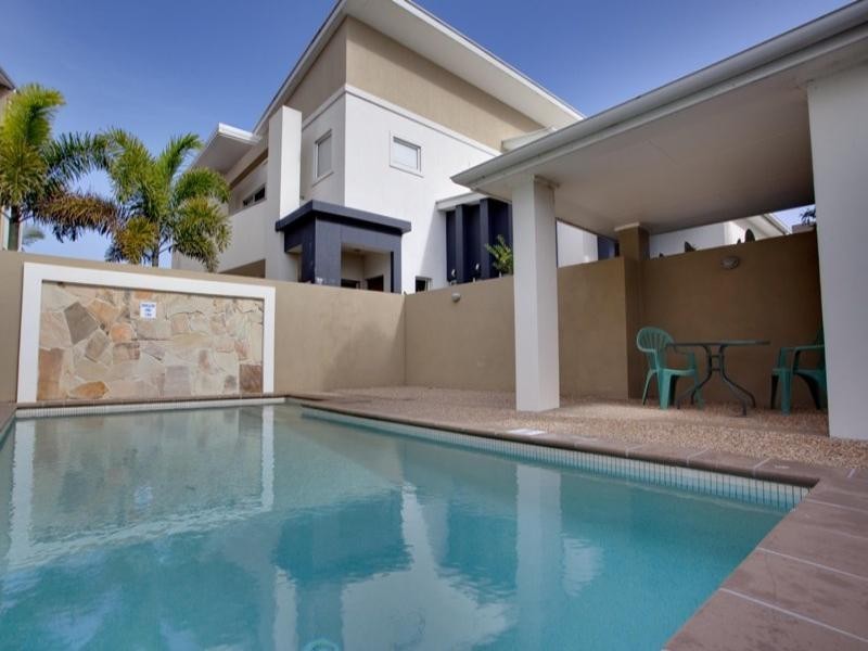 4/1 Saint Paul Crescent, Varsity Lakes QLD 4227