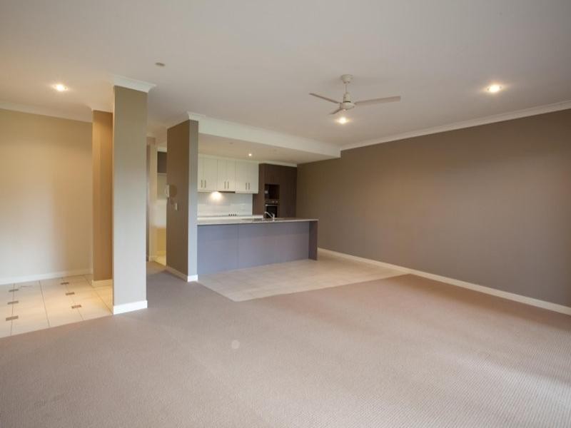 4/1 Saint Paul Crescent, Varsity Lakes QLD 4227