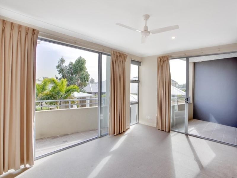 4/1 Saint Paul Crescent, Varsity Lakes QLD 4227