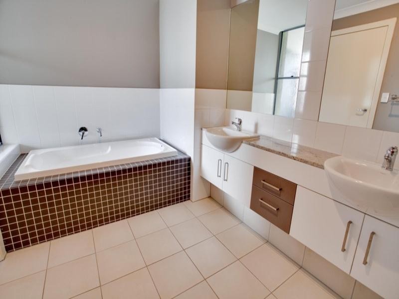 4/1 Saint Paul Crescent, Varsity Lakes QLD 4227