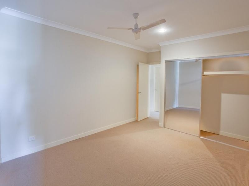 4/1 Saint Paul Crescent, Varsity Lakes QLD 4227