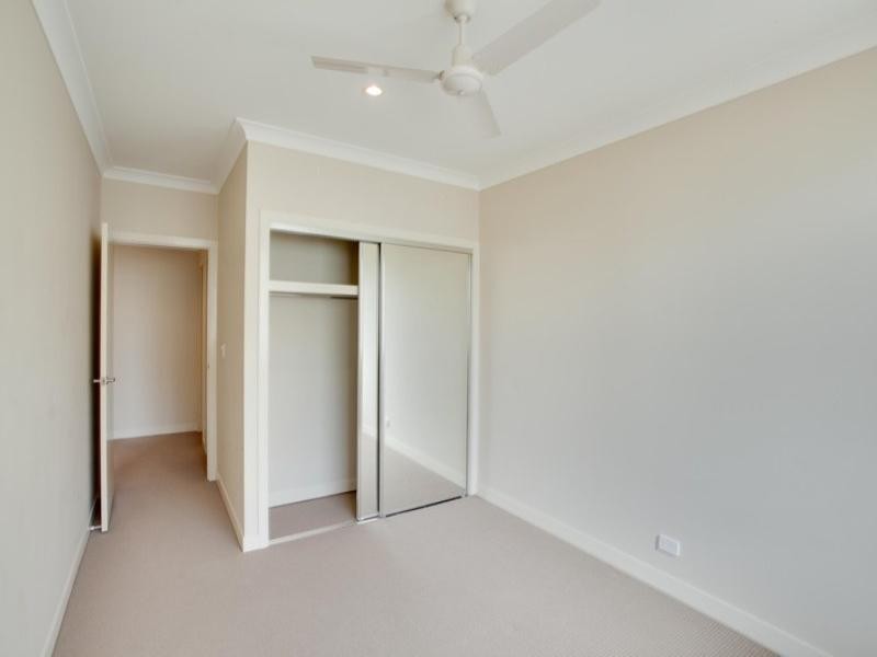 4/1 Saint Paul Crescent, Varsity Lakes QLD 4227